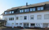 Hausansicht - 1 Zimmer Mehrfamilienhaus, Wohnhaus in Beltheim