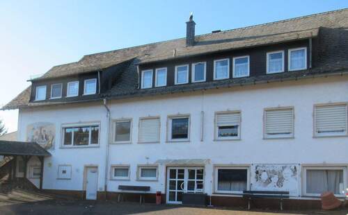 Hausansicht - 1 Zimmer Mehrfamilienhaus, Wohnhaus in Beltheim
