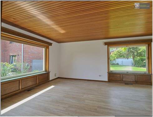 Wohn-/ bzw. Schlafzimmer EG - 