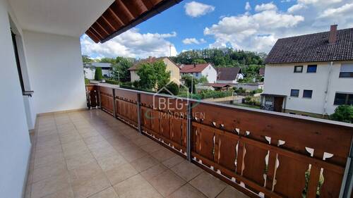 großer Balkon - 8 Zimmer Einfamilienhaus in Bühlertann