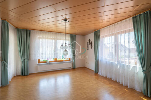 Wohnzimmer - Einfamilienhaus mit 235,60 m² in Bühlertann zum Kaufen