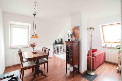 Wohnzimmer - 2 Zimmer Etagenwohnung in Dresden