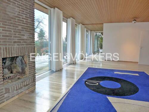 Wohnbereich mit offenem Kamin - 8 Zimmer Mehrfamilienhaus, Wohnhaus in Tübingen