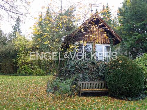 Grundstück mit Gartenlaube - 