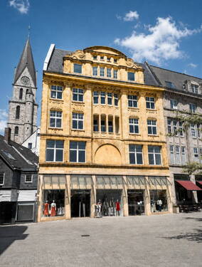 Bild 1 - Denkmaljuwel am Marktplatz: Wohn- & Geschäftshaus mit Potenzial für 10 Wohneinheiten