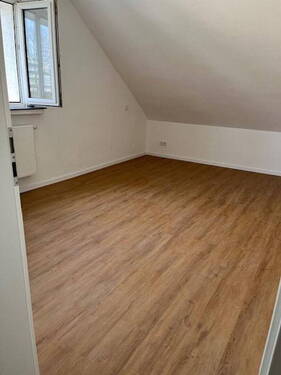 Bild 1 - Schöne frisch renovierte 2-Zimmer-Wohnung in attraktiver Lage