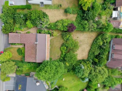 Angebotenes Grundstück Doppelhaushälfte - 6 Zimmer Doppelhaushälfte zum Kaufen in Leonberg