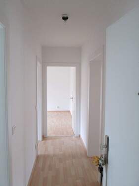 Flur - Etagenwohnung mit 67,20 m&sup2; in Salzgitter zur Miete