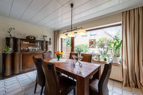 Essplatz mit Ausgang zur Terrasse - 