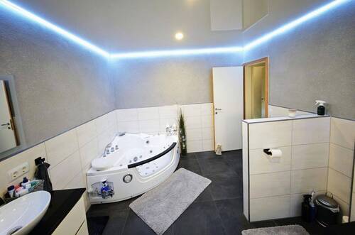 modernes Badezimmer - 