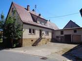 Hausansicht von der Straße - Wertheim-Nassig: Einfamilienhaus mit Nebengebäude