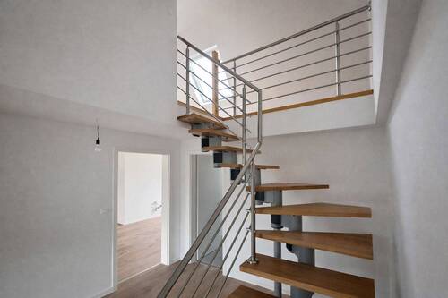 Treppenaufgang Maisonette DG - 3 Zimmer Etagenwohnung in Lauf an der Pegnitz