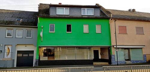 Strassenansicht - Haus mit 2 Wohnungen, LadenBüro in Miehlen