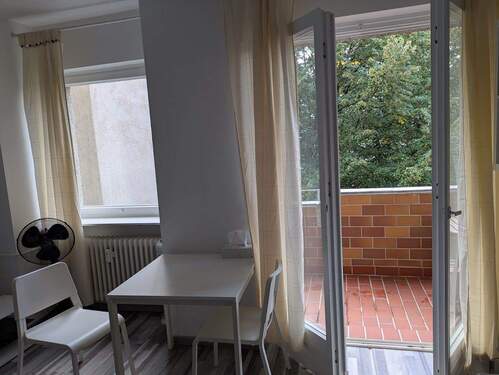 Wohnzimmer Blick nach draußen.jpg - 