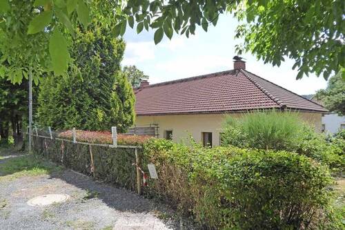 Außenansicht - Blick vom Parkplatz - Gewerbeobjekt (Büro, Produktion, Verkauf) in Bad Berneck zum Kaufen