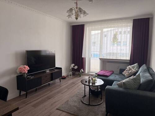 ...mit Zugang zum Balkon - 