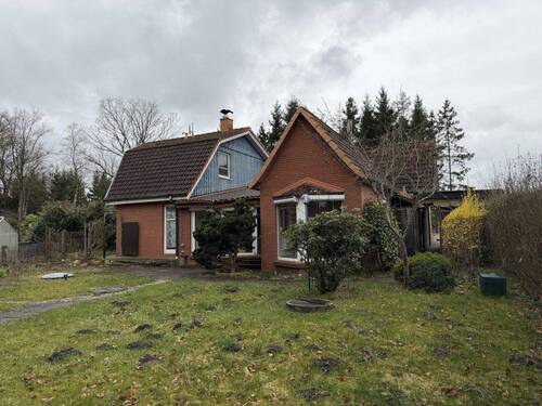 Außenansicht vom Garten - Ein Zweifamilienhaus, dass alles kann - einziehen, vermieten oder beides