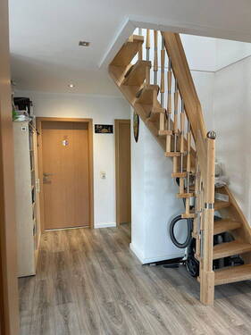 Flur / Treppe zum Dachgeschoß - 
