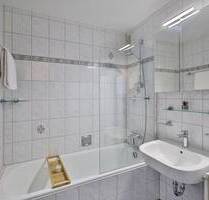 Lichtdurchflutete und unvermietete Wohnung mit 2 Balkonen - Waldenbuch