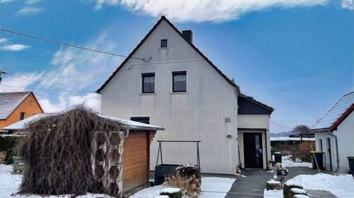 Straßenseite - 3 Zimmer Doppelhaushälfte zum Kaufen in Arnsdorf