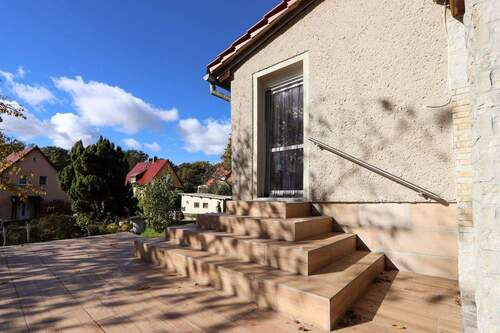 Terrasse - Zugang Wintergarten - Einfamilienhaus mit 134,00 m&sup2; in Dresden zum Kaufen