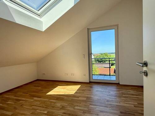 Schlafzimmer II - Etagenwohnung mit 71,60 m&sup2; in Traunstein zur Miete