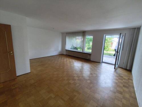 Wohnzimmer zum Garten - 6 Zimmer Reihenendhaus zum Kaufen in Puchheim