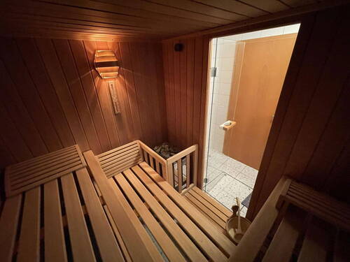 eigene Sauna im UG - 