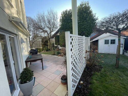 Südterrasse mit Gartenhäuschen - 