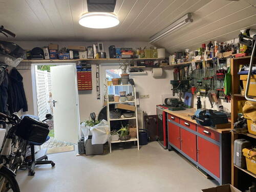 Garage mit Zugang zum Garten - 