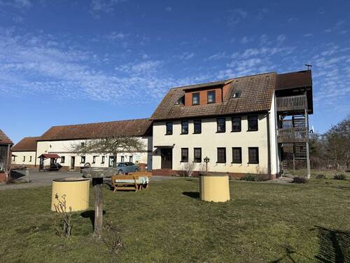 Haupthaus und Nebengebäude - 