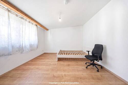 Schlafzimmer Hinterhaus EG - Mehrfamilienhaus, Wohnhaus mit 328,00 m&sup2; in Karlsruhe zum Kaufen
