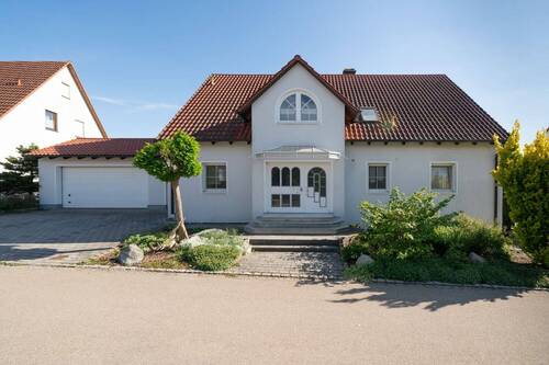 Außenansicht - 8 Zimmer Mehrfamilienhaus, Wohnhaus in Auhausen