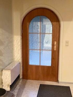 Wohnungstür - 6 Zimmer Einfamilienhaus in Nellingen