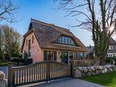 Hausansicht mit Auffahrt - 5 Zimmer Einfamilienhaus in Ahrenshoop