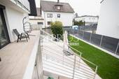 Außenansicht Veranda Stufen - 6 Zimmer Mehrfamilienhaus, Wohnhaus zum Kaufen in Obertshausen