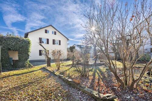 Hausansicht Westen - Grundstück in Unterföhring