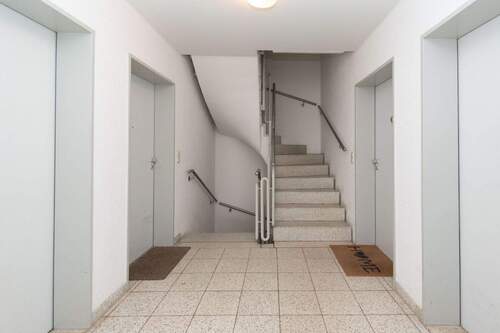 Treppenhaus, Robinienweg 5 - 