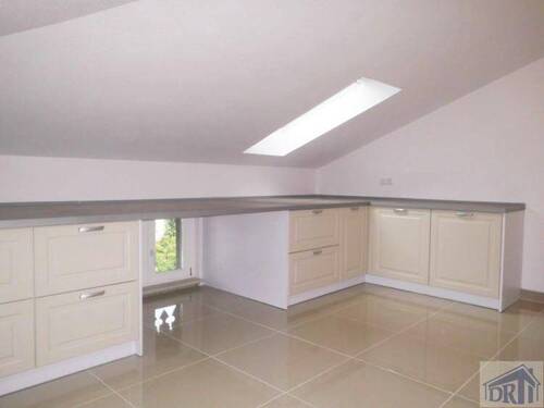 Küche (2) - Hübsche Dachgeschosswohnung - 425,00 EUR Kaltmiete, ca.  93,00 m² Wohnfläche