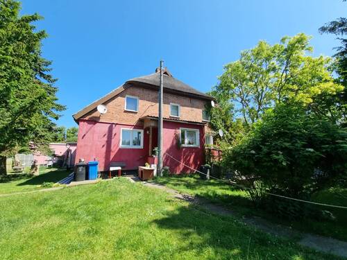 Hausansicht - 6 Zimmer Mehrfamilienhaus, Wohnhaus zum Kaufen in Sassnitz