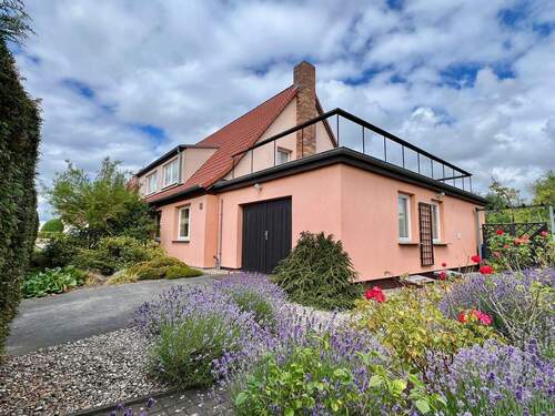 Hausansicht - Großzügige Doppelhaushälfte mit großem Garten in Stralsund