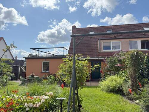 Hausansicht - 7 Zimmer Mehrfamilienhaus, Wohnhaus zum Kaufen in Stralsund