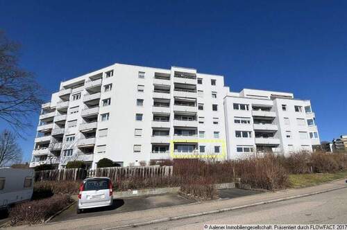 Südansicht - Gepflegte 4,5-Zimmer-Wohnung mit Loggia in ruhiger, naturnaher Lage