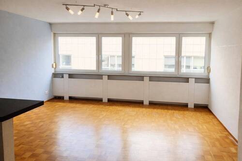 Wohnzimmer - 2 Zimmer Etagenwohnung zum Kaufen in Stuttgart