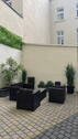 Hof mit Sitzgelegenheiten - 