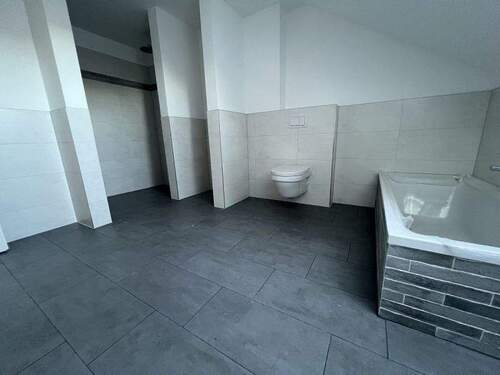 Badezimmer mit Dusche - 