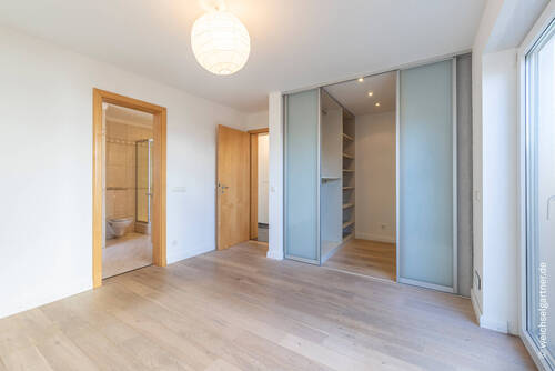 Hauptschlafzimmer -Bad en Suit - 