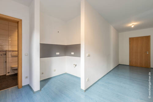 Teeküche mit angrenzendem Bad - 