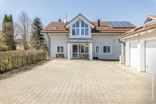 Kleines Mehrfamilienhaus - 5 Zimmer Etagenwohnung zum Kaufen in Egmating