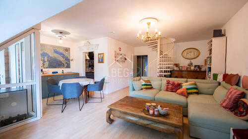 Wohnzimmer - Familienfreundliche 4-Zimmer-Wohnung mit Wintergarten und Duplex-Stellplatz